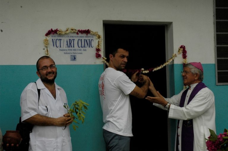 2010-2011: Find The Cure – Clinica AIDS-HIV, supporto chirurgico ospedale Mary Immaculate, Mapourdit, Sud Sudan